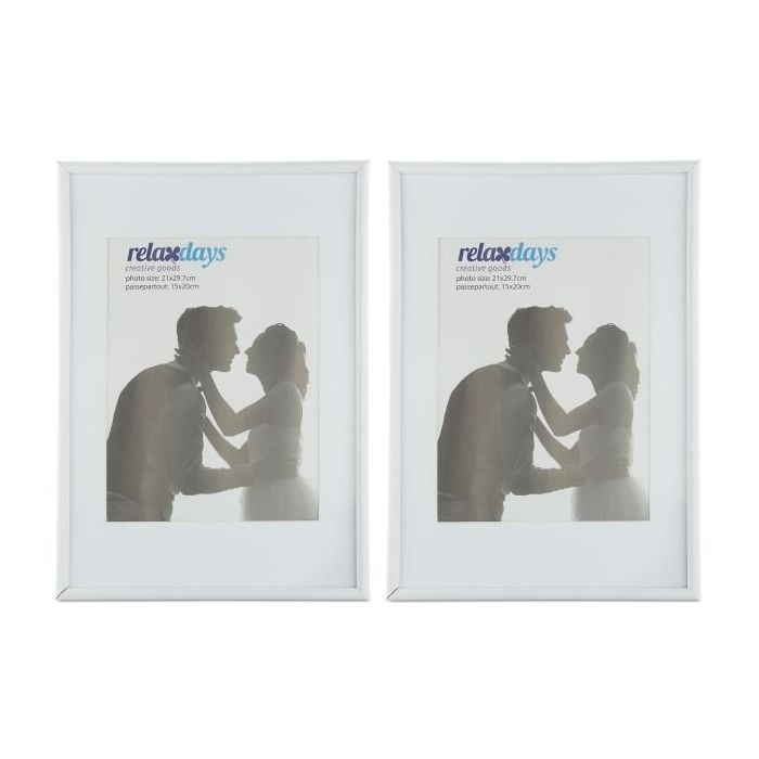 Rinkinys iš 2 nuotraukų rėmelių 30,5x22x2cm., baltos spalvos
