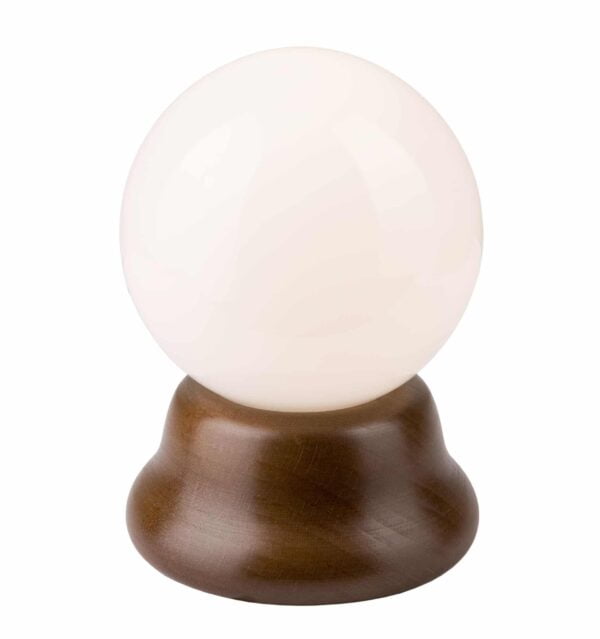 Medinis, apvalus stalinis šviestuvas su stikliniu gaubtu, tamsiai rudos spalvos