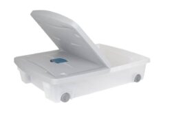 Plastikinė daiktadėžė 50l su ratukais ir dangteliu, šviesiai pilka