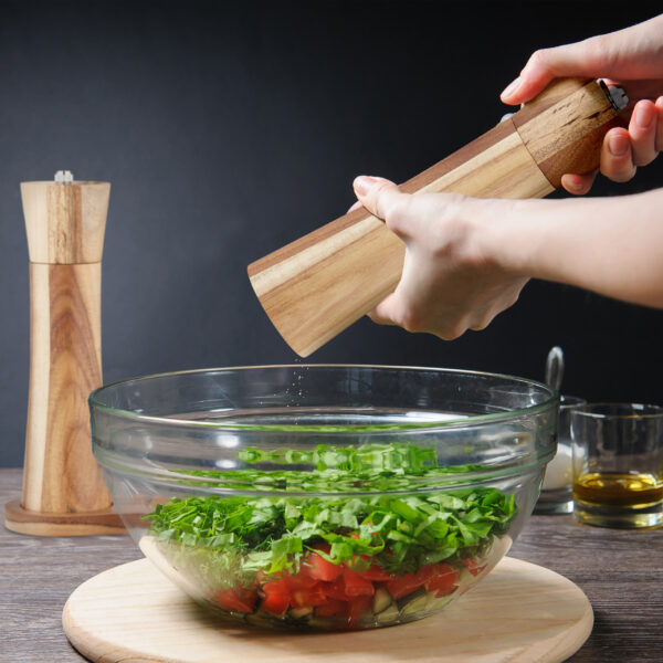 Adding pepper to salad