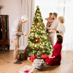 Dirbtinė eglė 122x210cm., žalios spalvos