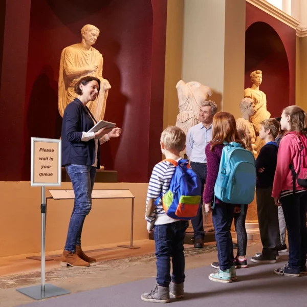 Vienpusis informacinis stovas 28x28x118cm., sidabrinės spalvos